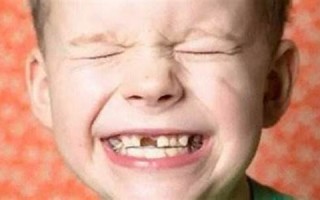 梦见自己的牙齿掉了(梦见自己的牙齿掉了是什么意思)