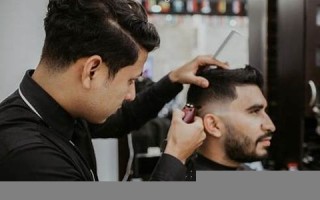 梦见理发(梦见理发师给自己理发是什么预兆)