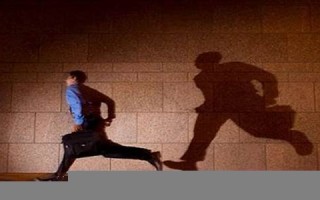 梦见被追杀(梦见被追杀反把对方杀了) 梦见被追杀(梦见被追杀反把对方杀了)